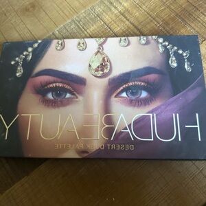 HUDA BEAUTY Desert Dusk Palette - Rich Purples and Warm Browns